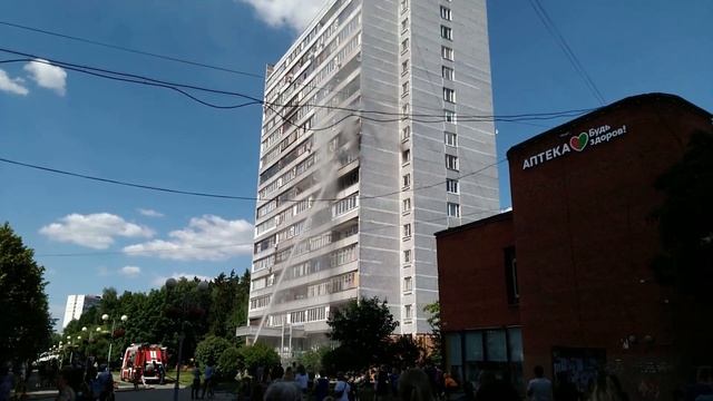 Пожар в Троицке на Сиреневом Бульваре 19-06-2019 смотреть онлайн
