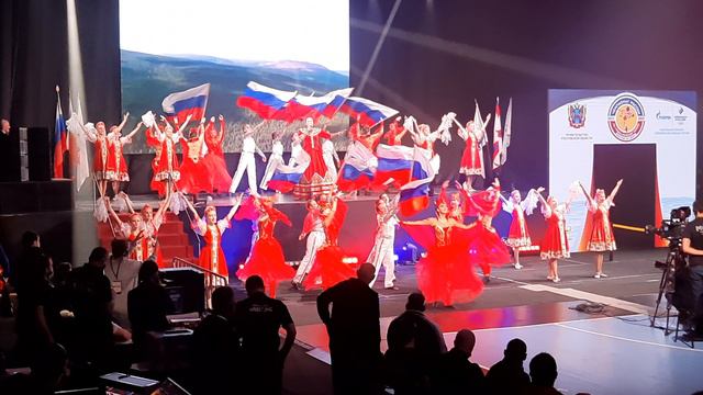 танец Наш край - Россия! 🇷🇺 смотреть онлайн