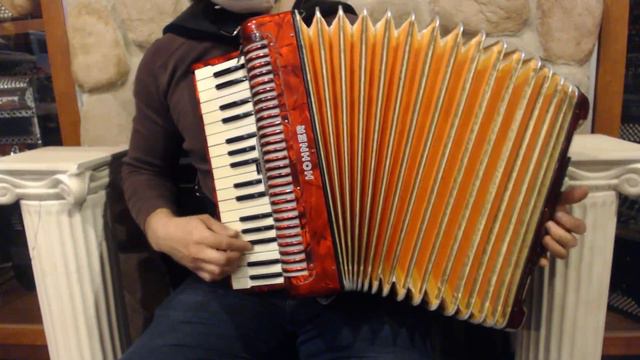 4674 - Red Hohner Arietta Piano Accordion MM 34 72 $799 смотреть онлайн