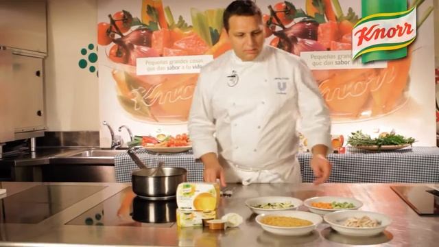 Knorr España - Receta De Sopa De Pollo Con Fideos Con Cacito De Caldo