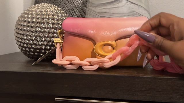 Coach Pillow Tabby 18 in Ombre Petunia Multi | Pink Short Resin Strap смотреть онлайн