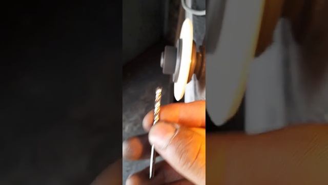 заточка сверла 3.3 под чугун... пользуйтесь идет как по маслу#видео##работа#жизнь#заточка#сверловка смотреть онлайн