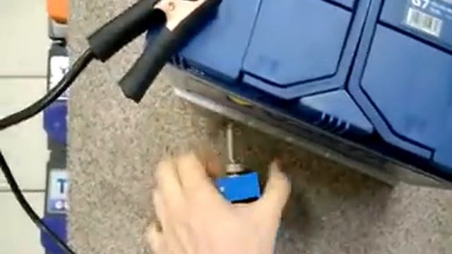 Проверяем аккумулятор Varta blue dinamic G8 с помощью нагрузочной вилки. смотреть онлайн