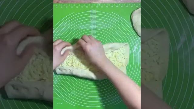 Аджарские хачапури лодочка с яйцом и сыром смотреть онлайн