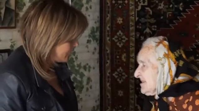 Вручение юбилейной медали 70 ЛЕТ ПОБЕДЫ моей Бабушке от мэра Чермашенцевой Эллы Гедиминовны. смотреть онлайн