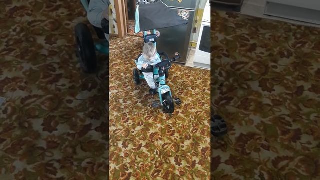 Эмоции ребенка когда подарили велосипед))) смотреть онлайн