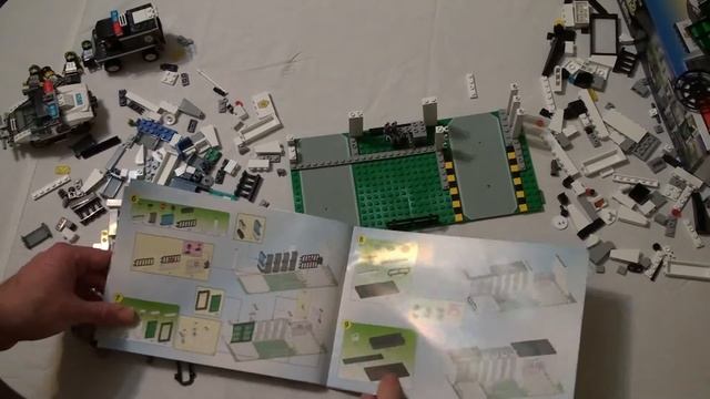 Собираем Конструктор Полицейский Участок/Riot Police Office 129 смотреть онлайн