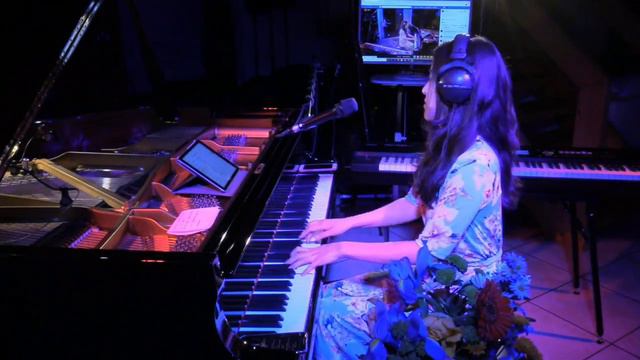 Younee - Autumn Leaves (Livestreaming Fan Request) смотреть онлайн