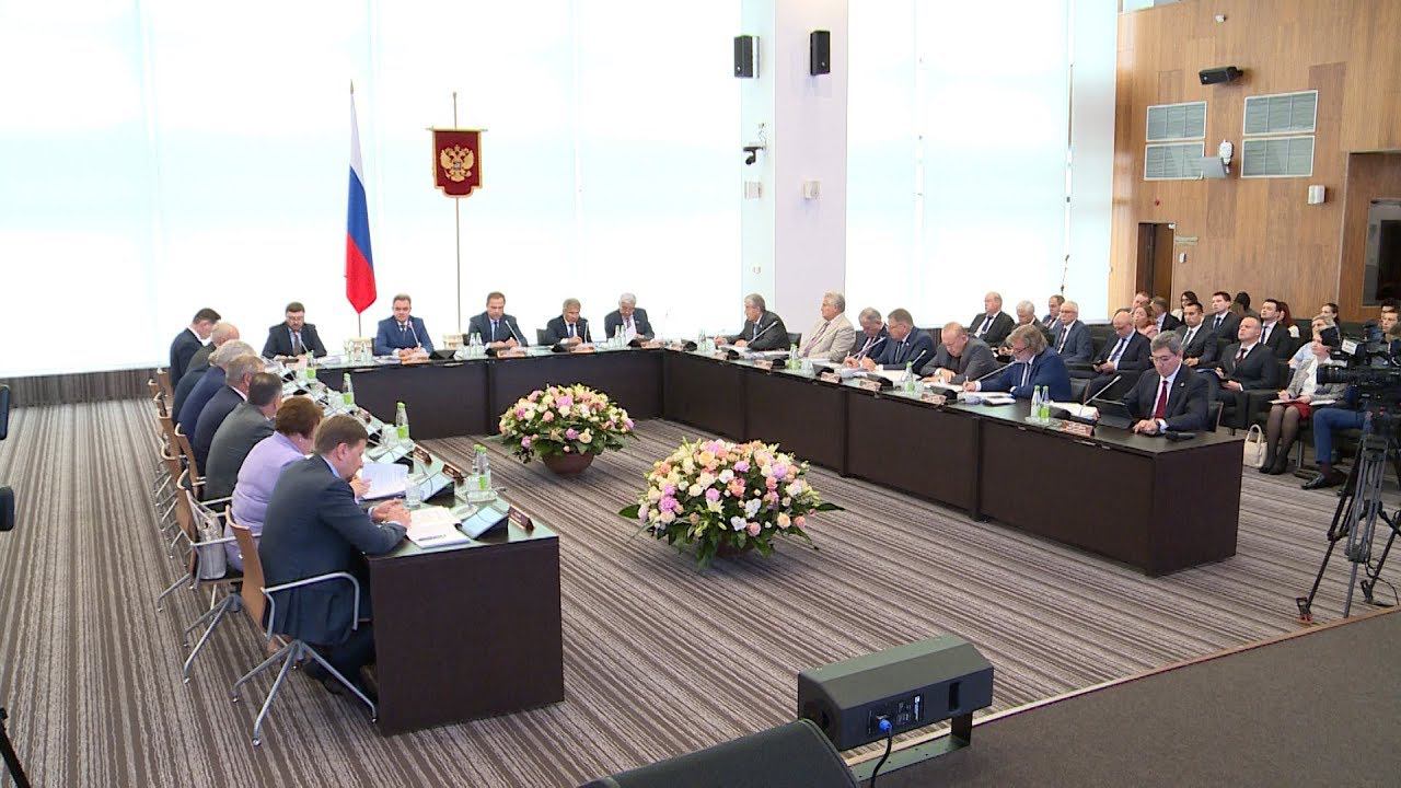 Валерий Малышев: "В отсутствии правового регулирования развивать цифровую экономику крайне сложно" смотреть онлайн