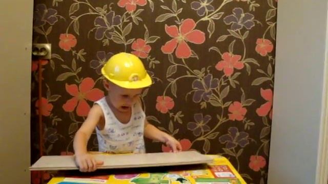 Мироша строитель, игрушечный инструмент и настоящий ремонт