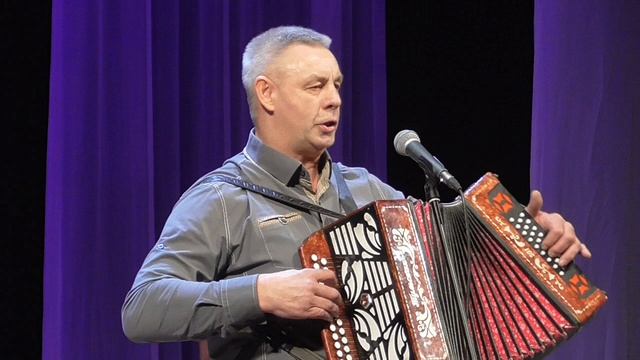 Гармонист "Мы за тебя молиться будем чтобы ты домой пришел сынок" !.mp4 смотреть онлайн