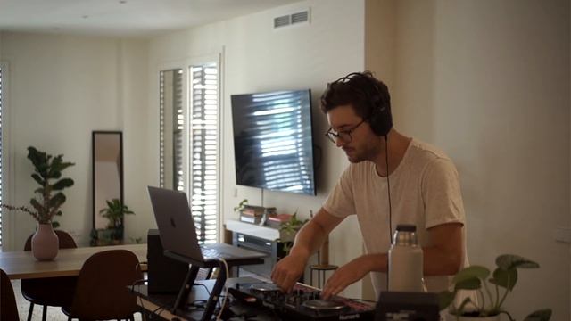 Nu Disco & Funky House Mix | Barcelona Flat Session | Uplifting & Groovy by Dr. Francisco Turelli смотреть онлайн