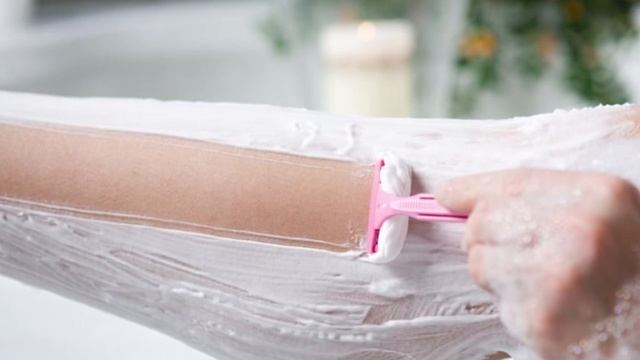 Как правильно брить ноги? смотреть онлайн