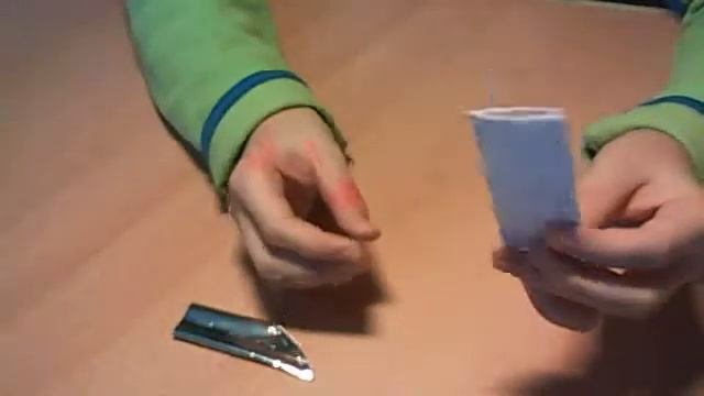 делаем нож из бумаги(обманка для розыгрыша) смотреть онлайн