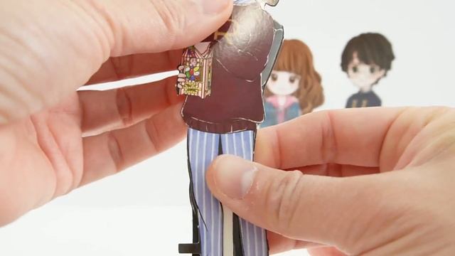 Harry Potter Paper Dolls Hogwarts Dress-Up Papercraft Activity Book смотреть онлайн