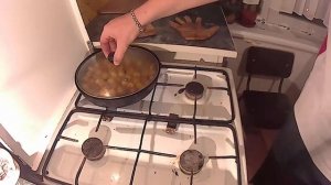 ЖАРЕНЫЕ ПЕЛЬМЕНИ / КАК ВКУСНО И БЫСТРО ПОЖАРИТЬ ПЕЛЬМЕНИ