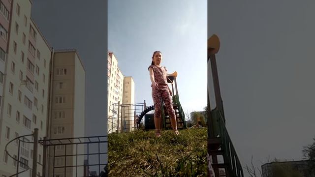 шок 😱 пою на улице/песня незабудка собственнового исполнения смотреть онлайн