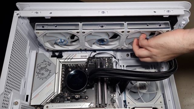 Montech King 95 White PC Case / Building a Gaming PC смотреть онлайн