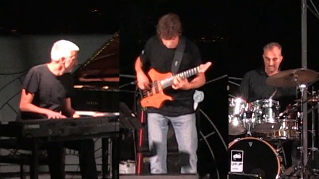 "Blue Miles" bass solo on minibigbass смотреть онлайн