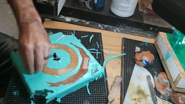 I make a vase entirely from resin to turn on my lathe смотреть онлайн