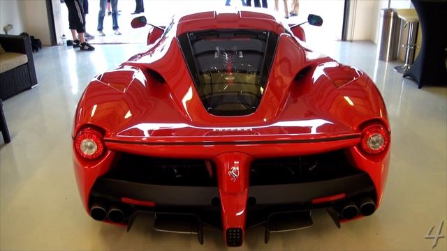Ferrari LaFerrari at Yas Marina F1 Circuit смотреть онлайн