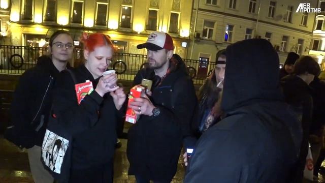 ЛЕВ ПРОТИВ бьет ногой и рукой! дикие неодыкваты! смотреть онлайн