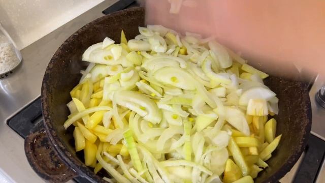 Жареная картошка с луком как правильно пожарить. смотреть онлайн