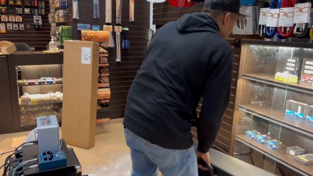 Unboxing Elrick Basses!!! смотреть онлайн