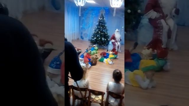 Танец гномиков в тольятти .детский сад игрушка 46 смотреть онлайн