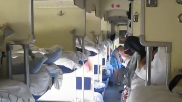 Ранним утром в поезде смотреть онлайн
