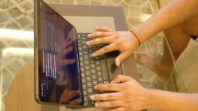 Apple's Magic Keyboard for iPad Pro - Unboxing and Review смотреть онлайн
