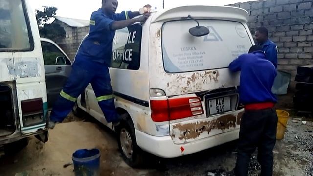 MACHO MOTORS Toyota regius before painted under preparation. смотреть онлайн