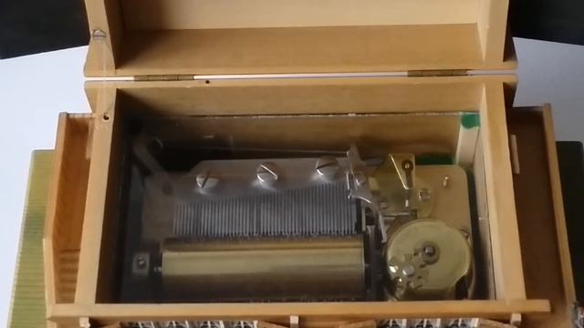 REUGE Винтажная Музыкальная Шкатулка Домик 2 Жизнерадостные Мелодии смотреть онлайн