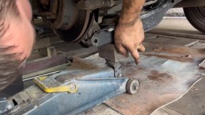 Тойота РАФ4 замена :рулевые тяги.Задние - аморты,нижний развальный рычаг,стойки стабилизатора.