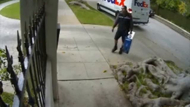 fedex-delivering-a-new-monitor.mp4 смотреть онлайн
