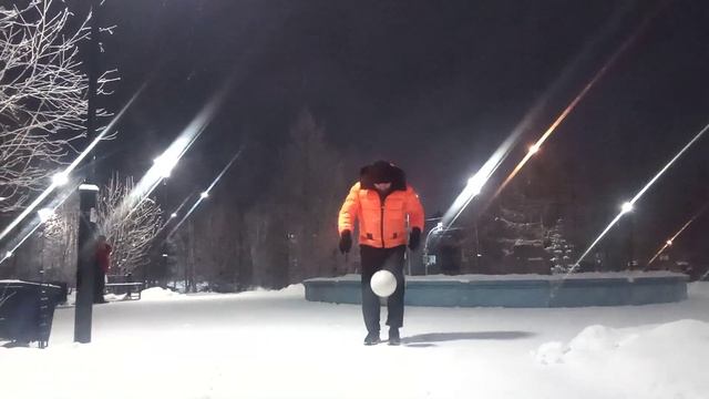 ⚽ Вечерняя тренировка 11 ноября 22г. чеканка мяча -12° Салехард ул. Зои Космодемянской, 53 #салехар смотреть онлайн