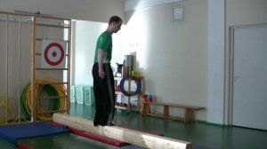 Упражнения на гимнастическом бревне