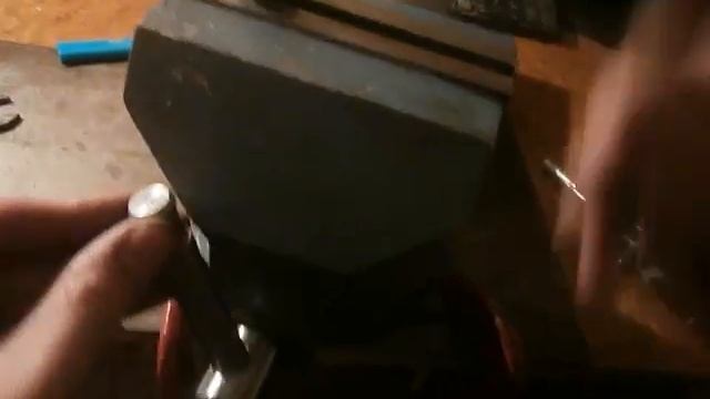Нарезать резьбу на нержавейке М10*1.0 + дюймовая М10*0.5 смотреть онлайн
