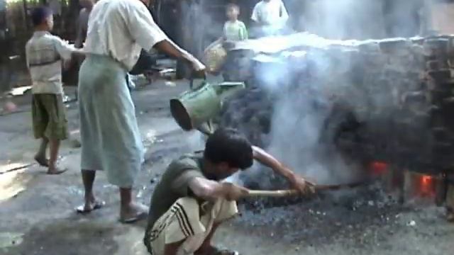 Bronze casting of Buddha images in Burma / Myanmar смотреть онлайн