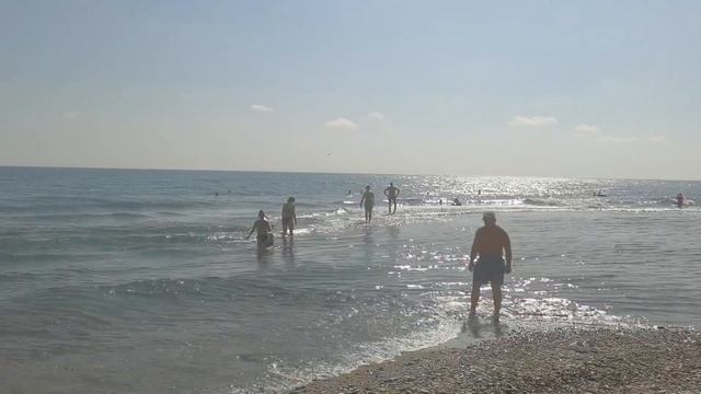 Очень теплое море в августе в Сочи. Головинка - лазурный берег переход по морю. Река Шахе. смотреть онлайн