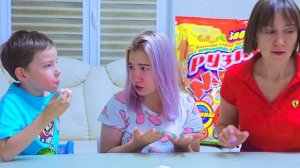 СЪЕШЬ, ОТКУСИ или ЛИЗНИ Челлендж Светы и Богдана