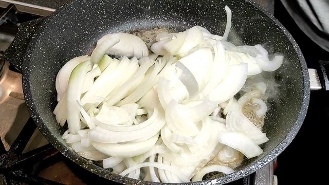 Минтай тушёный в сметане. Очень простой и вкусный рецепт. смотреть онлайн