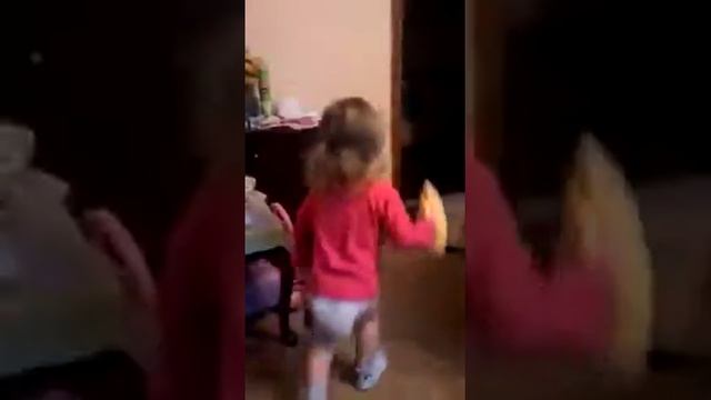 Девочка со зловещим смехом смотреть онлайн
