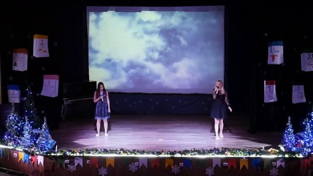 ЛЕТО, 2017 :: ЧЕТВЕРТАЯ СМЕНА / «Новогодний огонёк» - Гребенникова Екатерина и Фадеева Дина смотреть онлайн
