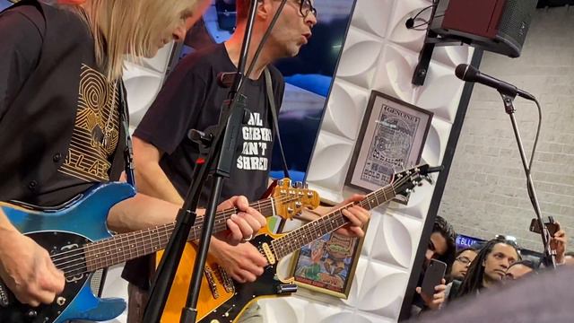 Paul Gilbert and Steve Morse at Ernie Ball booth in The NAMM Show 2020 смотреть онлайн