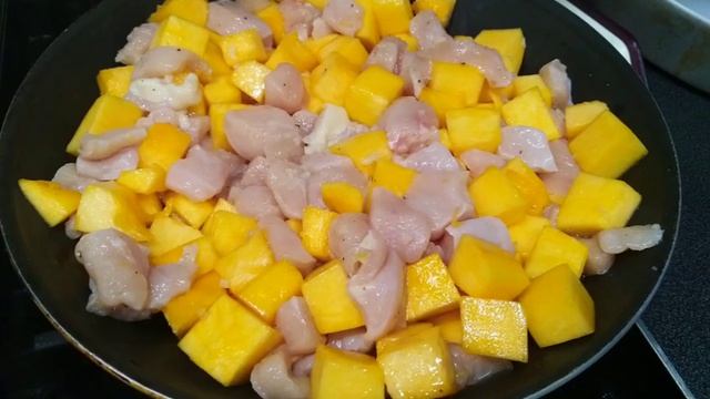 Курица запечённая с тыквой. смотреть онлайн