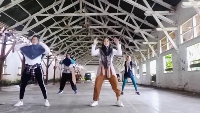 Zumba broken angel remix - Arash || choreo Lely Herly || sanggar fit&funsabang смотреть онлайн