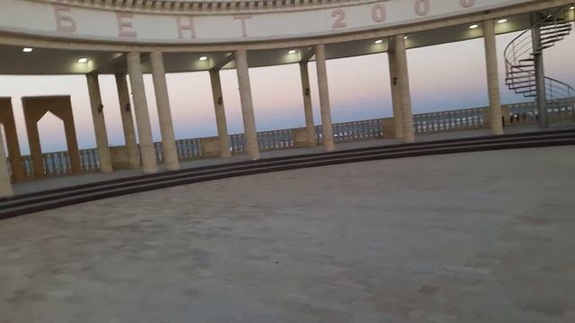 Прогулка по набережной в городе Дербент. смотреть онлайн