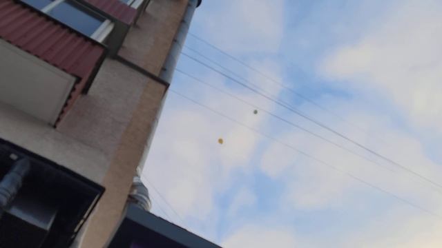 Launching New Year's balloons / Запускаем новогодние шарики. смотреть онлайн