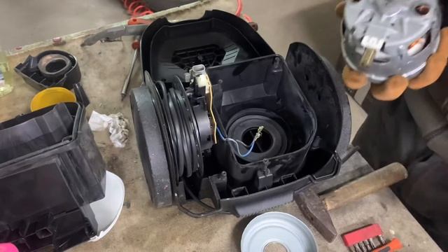 Пылесос Bosch GS10/ Громко работает/Разбираем/Чистим смотреть онлайн